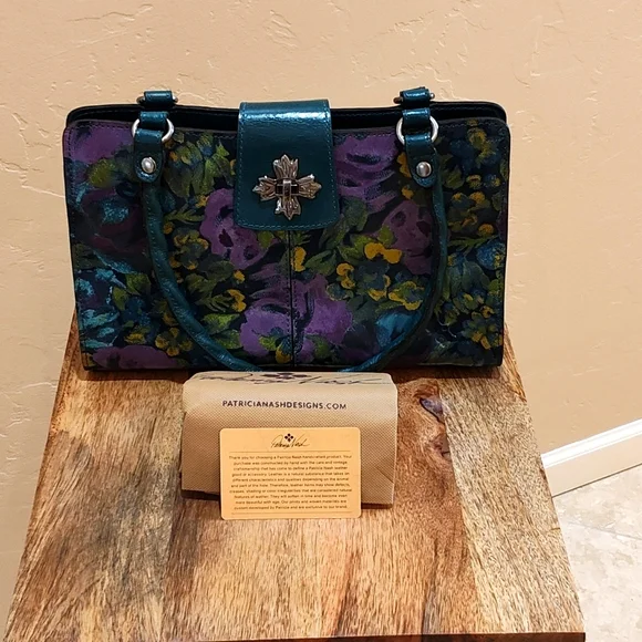 Patricia Nash Deep Blue Floral Handbag - Picture 1 of 7